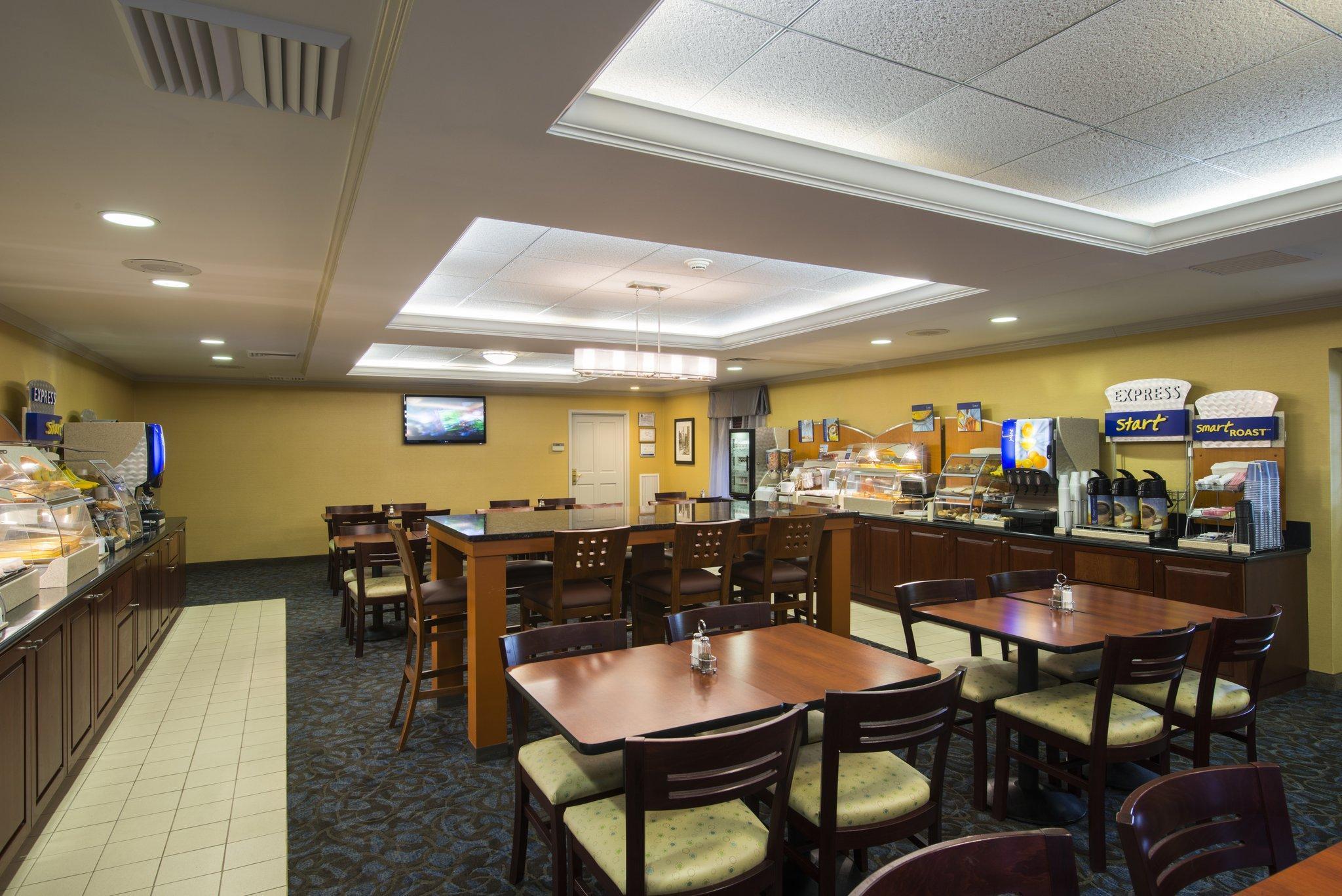 Holiday Inn Express Hotel & Suites Philadelphia - King Of Prussia By Ihg Exterior photo