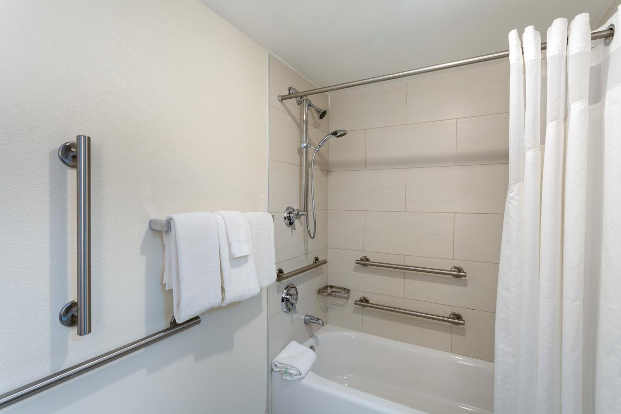 Holiday Inn Express Hotel & Suites Philadelphia - King Of Prussia By Ihg Exterior photo